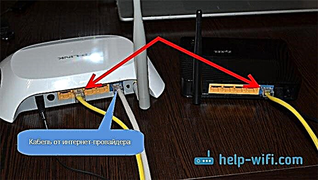 Menyiapkan dua router di jaringan yang sama. Kami menghubungkan dua router melalui Wi-Fi dan kabel